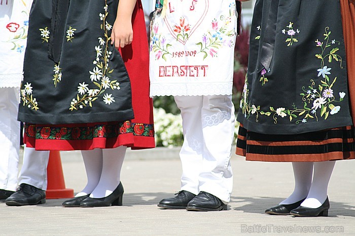 Franču tradicionālās kultūras kopas no Berštetes koncerts 65387