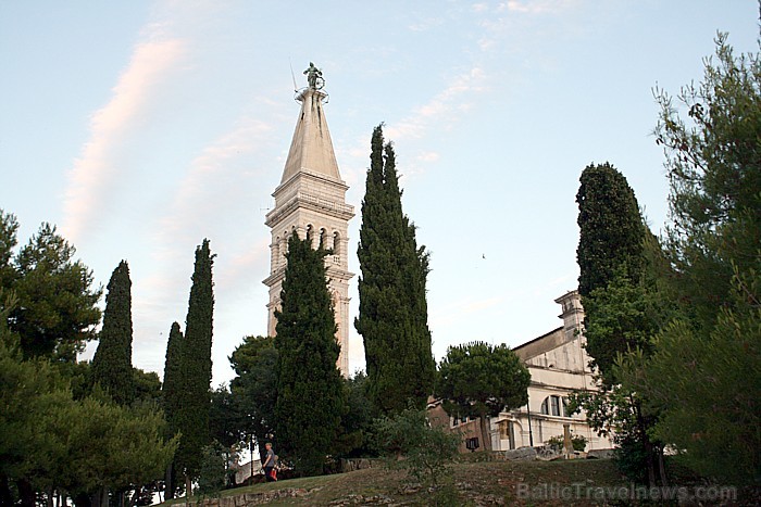 Pilsētas visaugstākajā punktā atrodas Sv. Eufemija (Hl. Euphemia) baznīca ar 60 metrus augsto torni 65578
