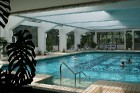 Dažas viesnīcas ir izveidojušas arī slēgtos iekšējos baseinus, kas ļauj izbaudīt peldes visos gadalaikos 9