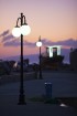 Salas ziemeļu piekrastē ir izvietojusies Krētas galvaspilsēta Hērakleja, kas sadala salu divos apgabalos – rietumu un austrumu. 2