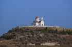 Grieķu baznīciņa augsta kalna virsotnē. Foto: www.fotoprojekts.lv 37