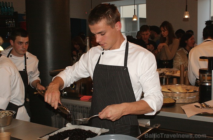 Mārtiņš Sirmais, Ēriks Dreibants un Rūta Rietuma 15.09.2011 atklāj jauno 3 pavāru restorānu «Tam labam būs augt» Jēkaba kazarmās 2B, Torņa ielā 4 67040