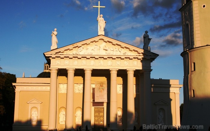 Rudens noskaņa Lietuvas galvaspilsētā. Viļņas katedrāle, celta 13. gs. 67215