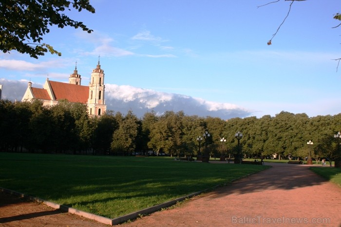 Parki un apzaļumotās pilsētas teritorijas aicina uz rudenīgām pastaigām. 67219