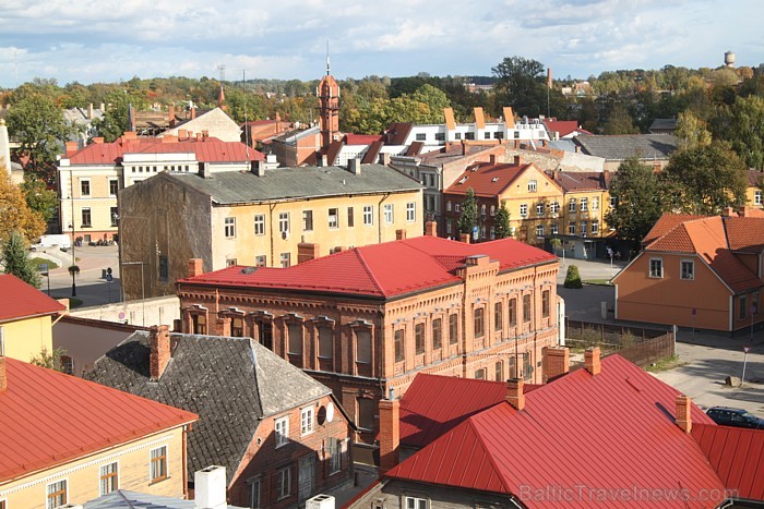 No 24.09.2011 atkal ir iespēja uzkāpt Jaunās pils Lādemahera tornī un baudīt Cēsu panorāmu www.tourism.cesis.lv 67360