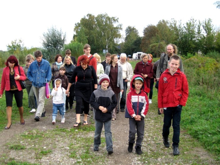 Tika organizēta ekskursija uz Lielupes palienes pļavām. Vides gida pavadībā ekskursanti satikās ar savvaļas zirgiem, kas bija ļoti atsaucīgi un labprā 67449