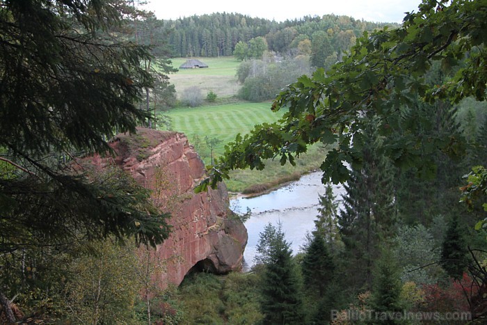 Panorāmas skats uz Amatas ieleju un Zvārtes iezi 67478