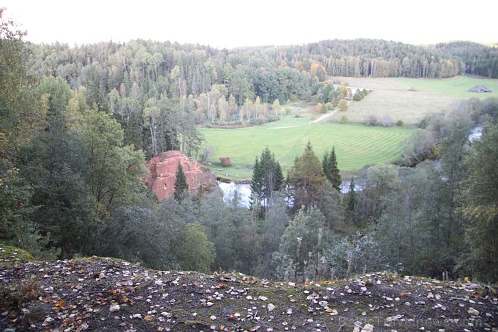 Panorāmas skats uz Amatas ieleju un Zvārtes iezi 67479