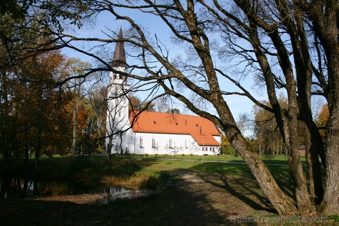 Kad Siguldā nokrāsojas pirmās koku lapas, gan vietējie, gan ārzemju ceļotāji trauc apbrīnot Zelta Rudeni. www.sigulda.lv 67612