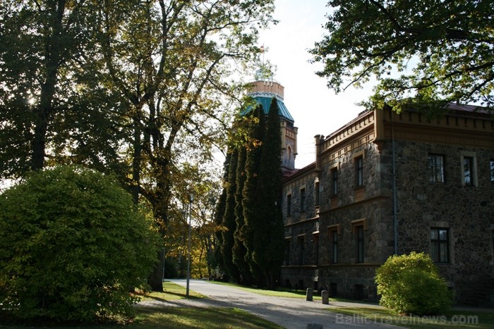 Kad Siguldā nokrāsojas pirmās koku lapas, gan vietējie, gan ārzemju ceļotāji trauc apbrīnot Zelta Rudeni. www.sigulda.lv 67624