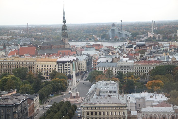 Vienīgais kokteiļu bārs debesīs ar labāko skatu Rīgā atrodas viesnīcas Radisson Blu Latvija 26. stāvā - www.skylinebar.lv 67769