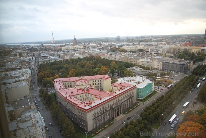 Vienīgais kokteiļu bārs debesīs ar labāko skatu Rīgā atrodas viesnīcas Radisson Blu Latvija 26. stāvā - www.skylinebar.lv 67772