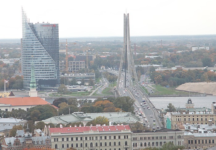 Vienīgais kokteiļu bārs debesīs ar labāko skatu Rīgā atrodas viesnīcas Radisson Blu Latvija 26. stāvā - www.skylinebar.lv 67775