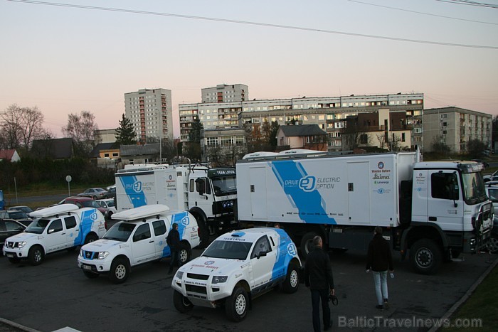 Pasaulē pirmais elektriskās piedziņas rallijreidu automobilis OSCar eO ir gatavs startam un to apliecina prezentācija 15.11.2011 Rīgas Motormuzejā - w 69221