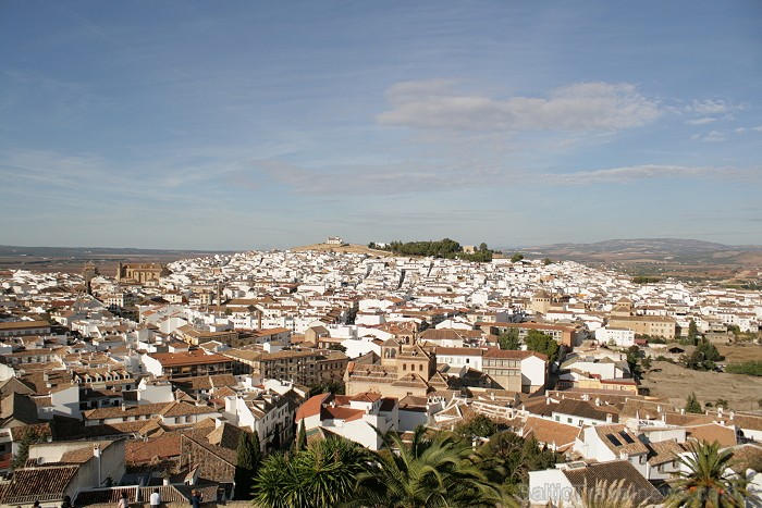 Dziedātāja Madonna, apceļojot Andalūziju, bija pārsteigta par pilsētas Antekera (Antequera) apkārtnes skaistumu un izvēlējās šo vietu dziesmas Frozen  69271