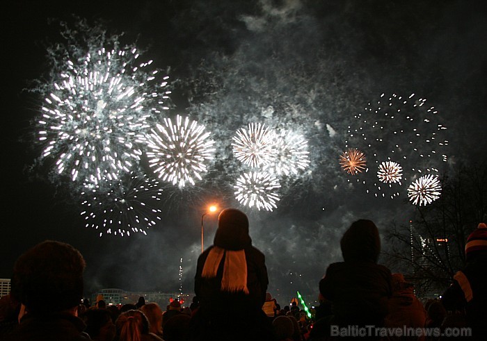 18. novembra salūts Rīgā par godu Latvijas Republikas proklamēšanas dienas 93 gadadienai - Fb.com/Travelnews.lv 69314