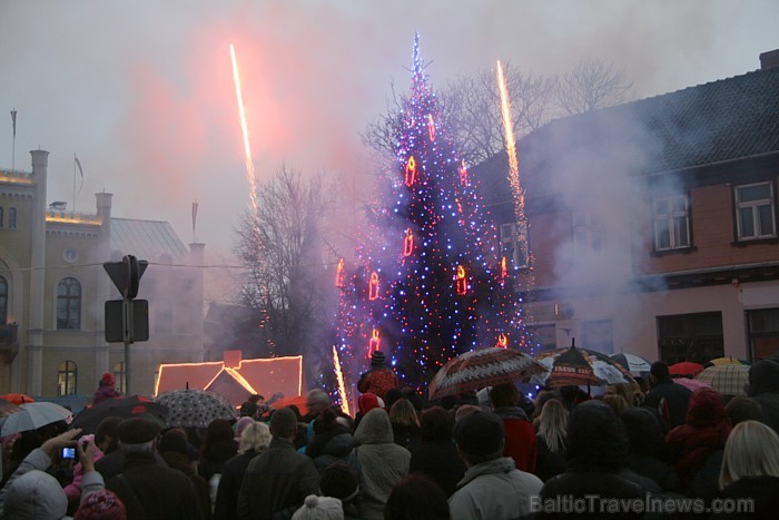 Kuldīgā 3.12.2011 tiek iedegta Ziemassvētku egle 69937