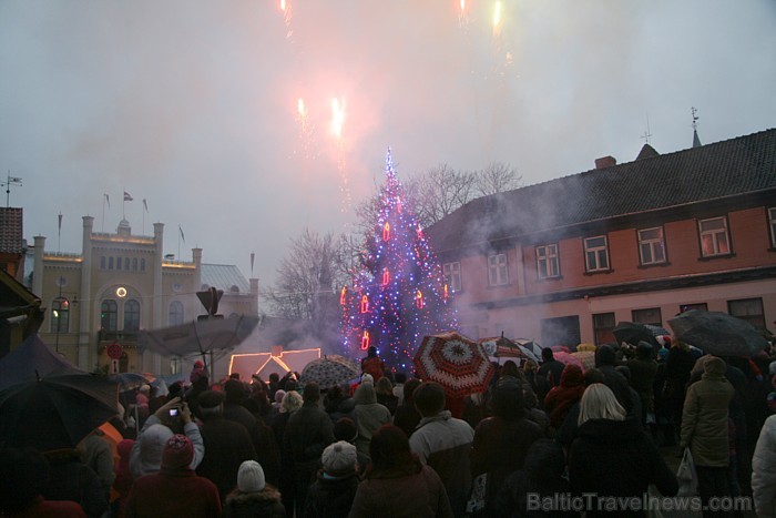 Kuldīgā 3.12.2011 tiek iedegta Ziemassvētku egle 69938