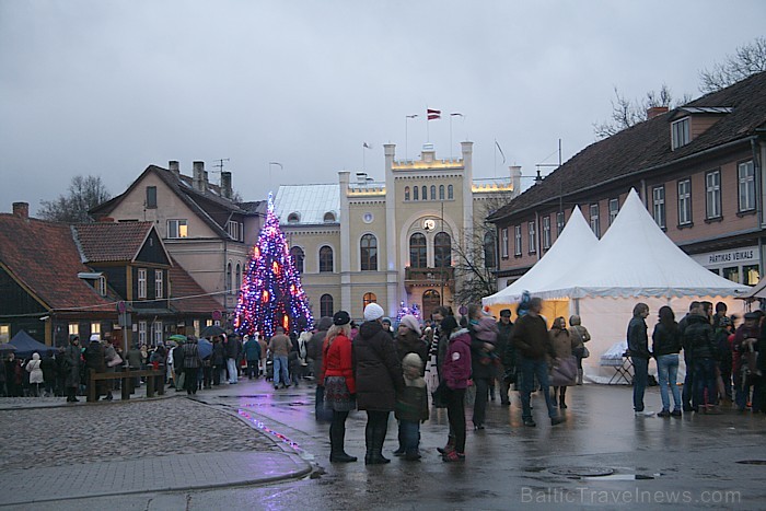 Kuldīgā 3.12.2011 tiek iedegta Ziemassvētku egle 69941