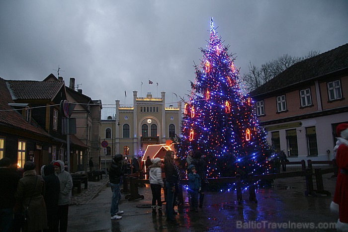 Kuldīgā 3.12.2011 tiek iedegta Ziemassvētku egle 69942