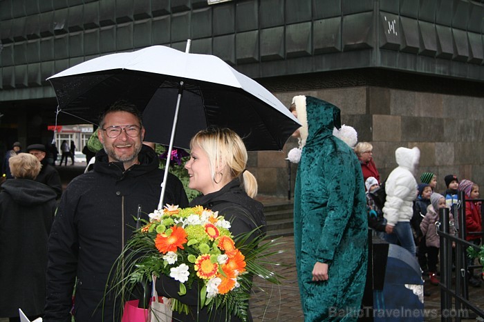 Rīgas Tūrisma Attīstības Birojs (RTAB) 2.12.2011 sveica 1 200 00 ārvalstu tūristu Rīgā un tie bija no Zviedrijas - Stefans Karlsons ar kundzi Susannu  70124