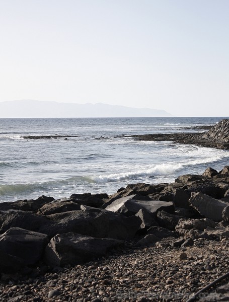 Tenerife ir vulkāniskas izcelsmes sala un sastāv galvenokārt no melna bazalta ieža 70591