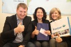 Travelport sponsorētos 300 eiro savam ceļojumam iegūst Travelnews.lv sociālā tīkla draugs Polina Rožkova, ko apsveic Ruta Skujeniece (Travelport) un A 1