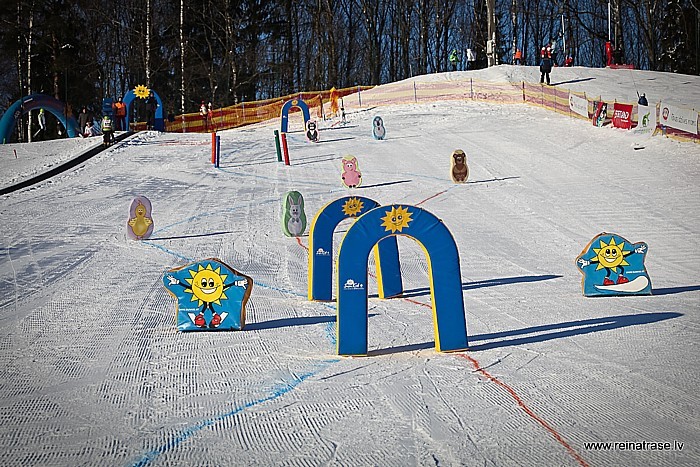 Reiņa trase piesaista Latvijas un ārvalstu ģimenes ziemas priekiem. Foto: www.reinatrase.lv 72174