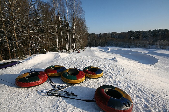 Reiņa trase piesaista Latvijas un ārvalstu ģimenes ziemas priekiem. Foto: www.reinatrase.lv 72178