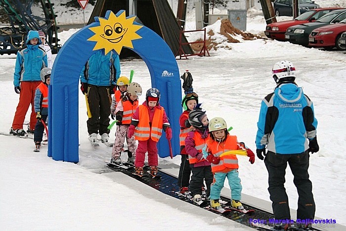 Reiņa trase piesaista Latvijas un ārvalstu ģimenes ziemas priekiem. Foto: www.reinatrase.lv 72187