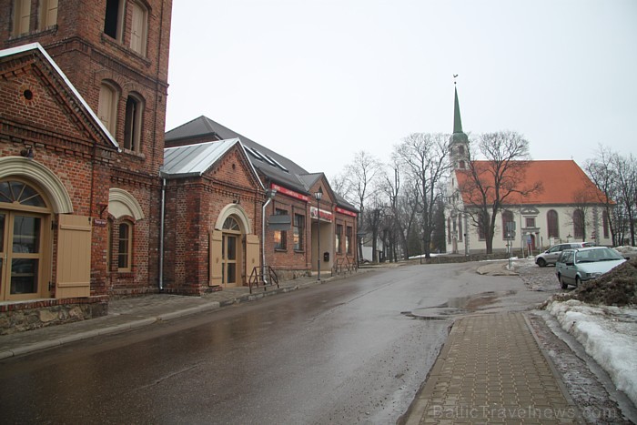 Limbaži ir viena no vecākajām Latvijas pilsētām un tā atrodas 87 km attālumā no Rīgas - www.visitlimbazi.lv 72801