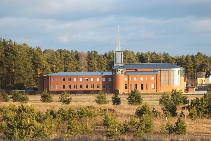 Ikšķiles kontemplatīvā Karmela klosteri ir dibinājis Esenes Karmela klosteris, taču praktiski to izveidoja Esenes Karmela klostermāsa Marija Elija no  73187