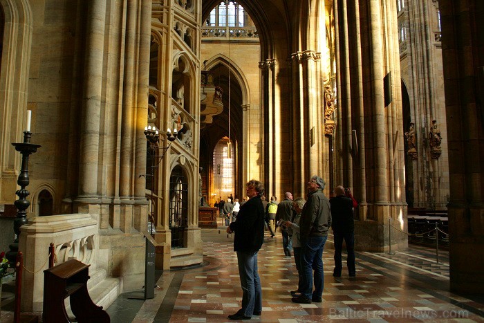 Svētā Vitusa katedrāle ir izcils gotiskā stila šedevrs, kas ir celta 14.gadsimtā. Katedrāles tornis ir augstākā vieta pils kompleksā -  www.czechairli 73501