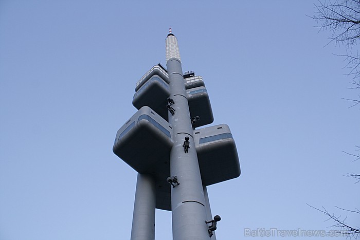 Prāgas televīzijas tornis, kas pārsteidz ar radošo pieeju tā fasādes dizainam -  www.czechairlines.lv 73514