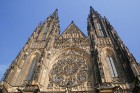 Prāgas pils kompleksa galvenais apskates objekts ir Svētā Vitusa katedrāle, kas ir izcils gotiskā stila šedevrs -  www.czechairlines.lv 37