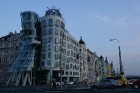Prāga mēdz dēvēt par Maģisko pilsētu!Bagāta ar gleznainiem arhitektūras pieminekļiem, kultūras centru un vijošām bruģētām ielām -  www.czechairlines.l 46