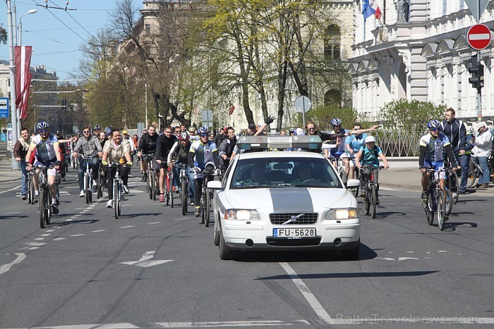 Rīgas velo parāde 1.05.2012 pulksten 12:30 sākās pie Brīvības pieminekļa un devās Mežaparka virzienā 74362