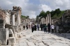 Prospekta Kuretler lejas daļā atrodas Hadrian templis, sieviešu pirts (kādreiz te nāca ārā karstie avoti), sabiedriskā tualete ar strūklakām 26