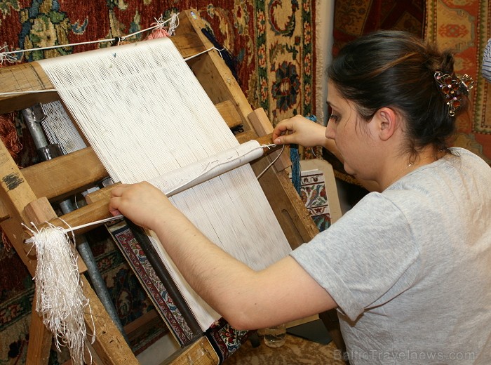 Turcija no senseniem laikiem ir slavena ar vilnas un zīda paklājiem - Kušadasi turku paklāju darbnīca 74848