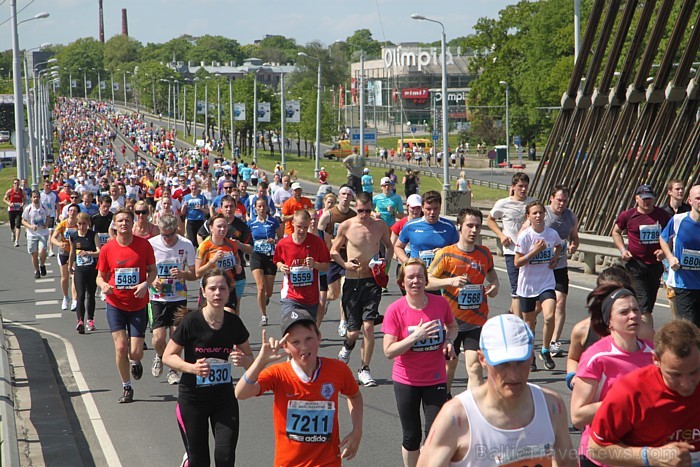 21. Rīgas maratons, kas notika 20.05.2012 un pulcēja dažādās distancēs 18 180 skrējējus (www.wess-select.lv) 75669