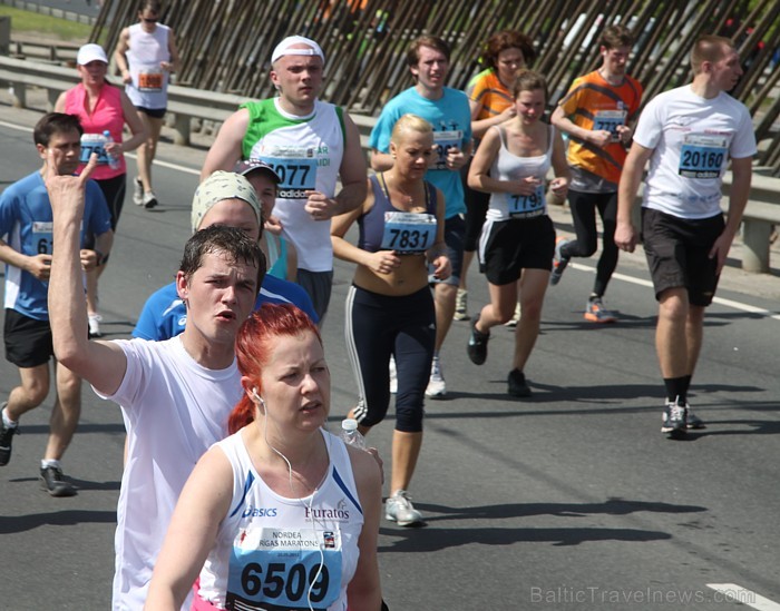 21. Rīgas maratons, kas notika 20.05.2012 un pulcēja dažādās distancēs 18 180 skrējējus (www.wess-select.lv) 75681