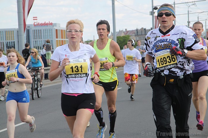 21. Rīgas maratons, kas notika 20.05.2012 un pulcēja dažādās distancēs 18 180 skrējējus (www.wess-select.lv) 75689