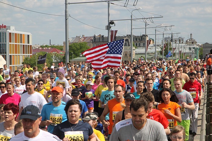 21. Rīgas maratons, kas notika 20.05.2012 un pulcēja dažādās distancēs 18 180 skrējējus (www.wess-select.lv) 75700