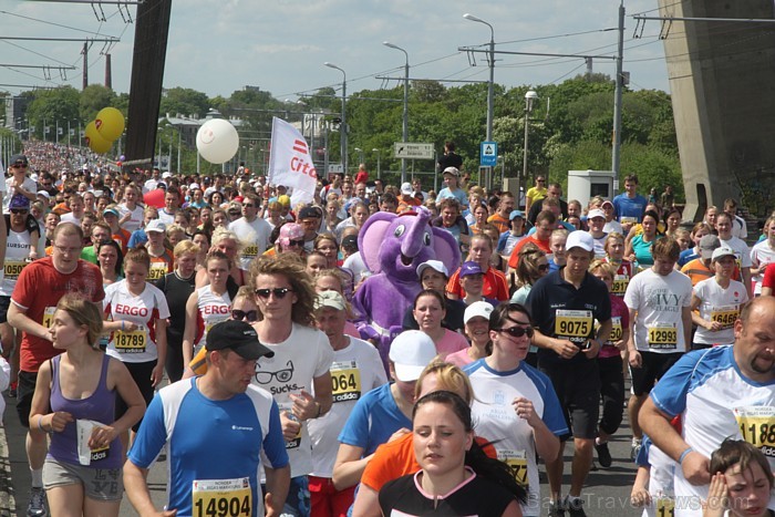 21. Rīgas maratons, kas notika 20.05.2012 un pulcēja dažādās distancēs 18 180 skrējējus (www.wess-select.lv) 75711