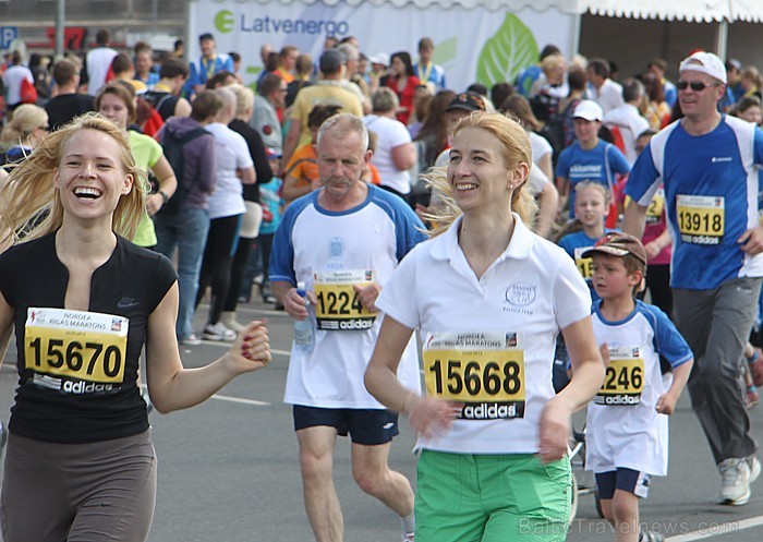 21. Rīgas maratons, kas notika 20.05.2012 un pulcēja dažādās distancēs 18 180 skrējējus (www.wess-select.lv) 75715