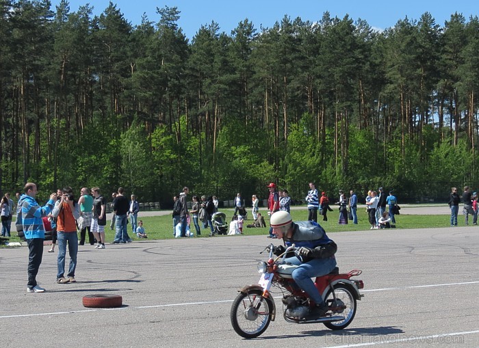 Mopēdistu salidojums «Zelta Mopēds» 20.05.2012, Foto: Ieva Bērziņa 76036