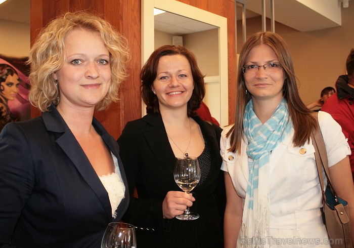 No kreisās - Sabīne Ozoliņa, Kolonna Hotels Group , Agnese Grundberga, Kolonna Hotels Group un Karina Sabirova, BalticTravelnews.com mārketinga vadītā 76331