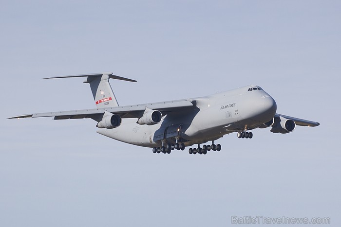 08.06.2012 lidostā «Rīga» nosēdās viena no lielākajām militārajām kravas lidmašīnām - Lockheed C-5A «Galaxy» Foto: www.fotoprojekts.lv 76613