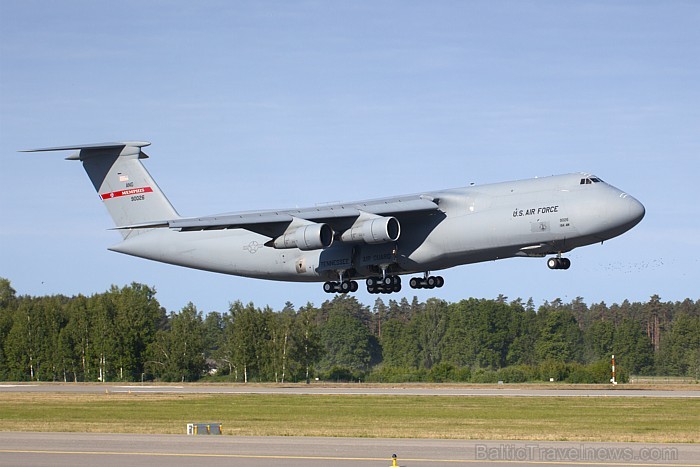 08.06.2012 lidostā «Rīga» nosēdās viena no lielākajām militārajām kravas lidmašīnām - Lockheed C-5A «Galaxy» Foto: www.fotoprojekts.lv 76614