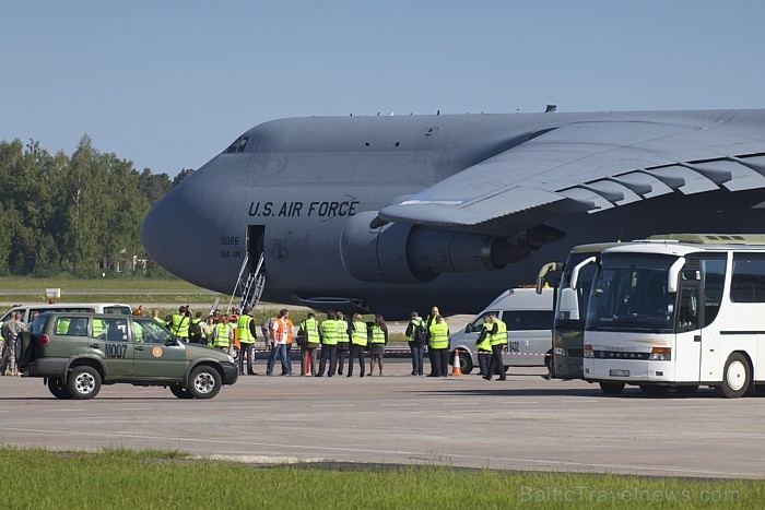 08.06.2012 lidostā «Rīga» nosēdās viena no lielākajām militārajām kravas lidmašīnām - Lockheed C-5A «Galaxy» Foto: www.fotoprojekts.lv 76616